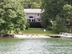 Candlewood Lake Real Estate - 16 Circle DRIVE DANBURY, CONNECTICUT 06811