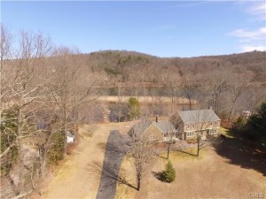 Lake Zoar - 28 Bridge End Farm Ln, Newtown