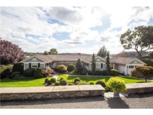 Candlewood Lake Real Estate - 40 Arrowhead Road, Brookfield, CT 06804