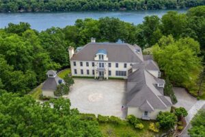 Candlewood Lake Real Estate - 52 Sail Harbour Drive New Fairfield, CT 06812