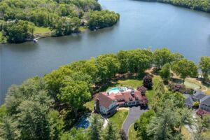 Lake Lillinonah – 28 Deerfield Road Brookfield, CT 06804