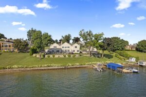 Candlewood Lake Real Estate - 4 Arrowhead Road Brookfield, CT 06804